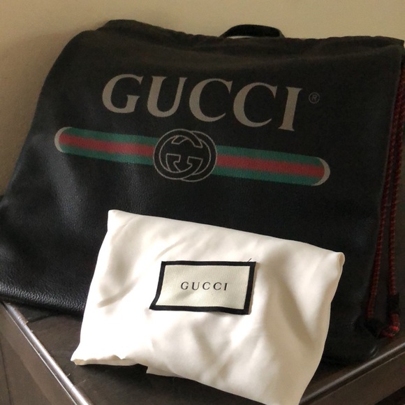 Authentic Gucci drawstring leather backpack in black - Picture 13 of 14